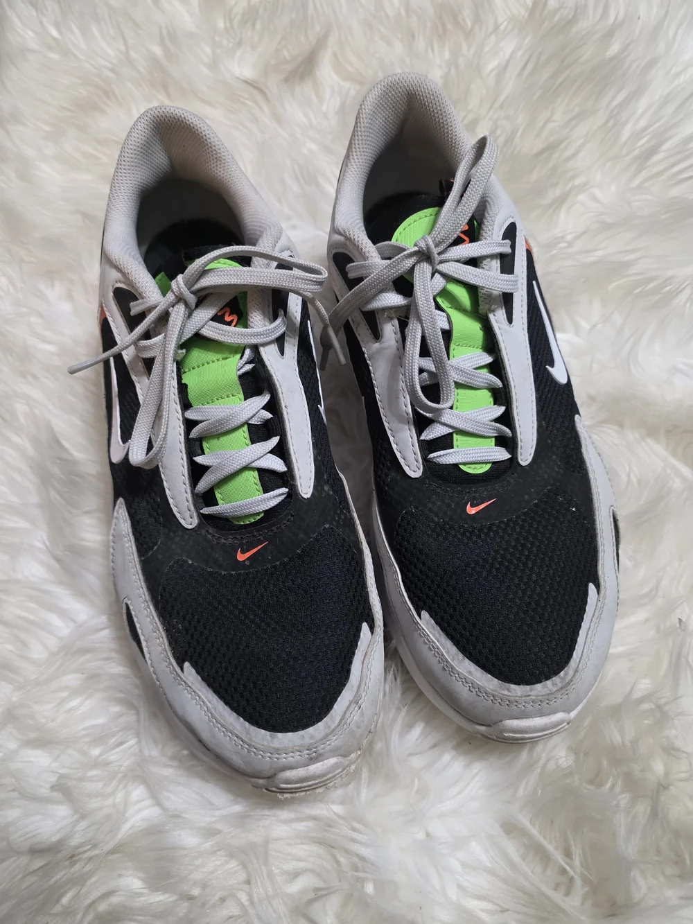 Nike Kids' Black & Gray Athletic Sneakers with Green Accent